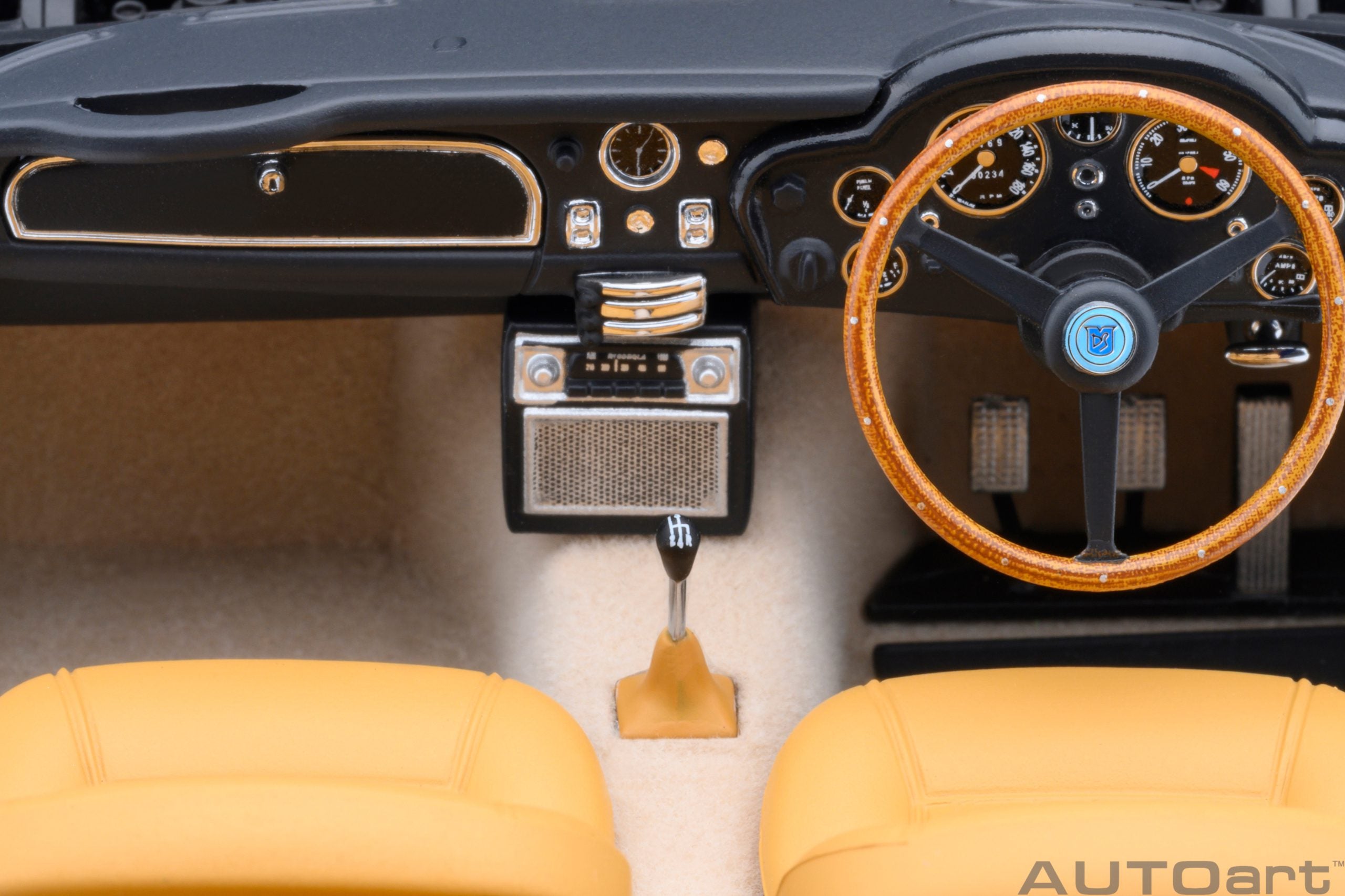 Aston Martin DB5 (British Racing Green)