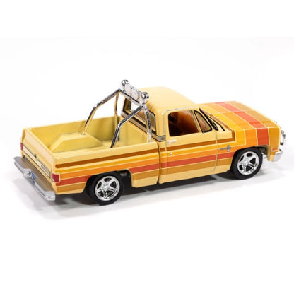 Autoworld 1:64-1981 Chevrolet Silverado Fleetside Custom Lowered 1:64 Beige AWSP191