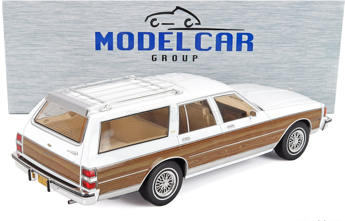 MCG 1/18"-Chevrolet Caprice Estate Wagon (blanc avec panneaux imitation bois)