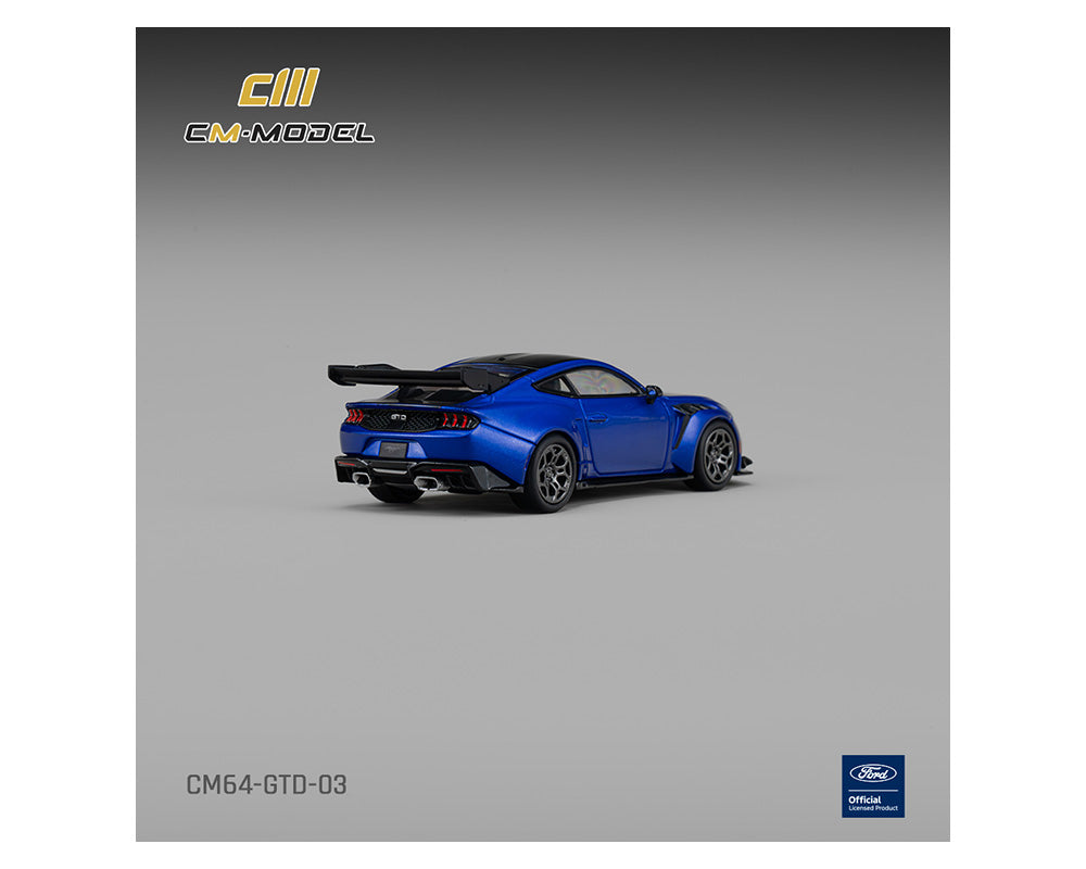 (PRE-ORDER 2027) CM Model 1:64 Ford Mustang GTD Lightning Blue avec capot Vivid Black – CM64-GTD-03