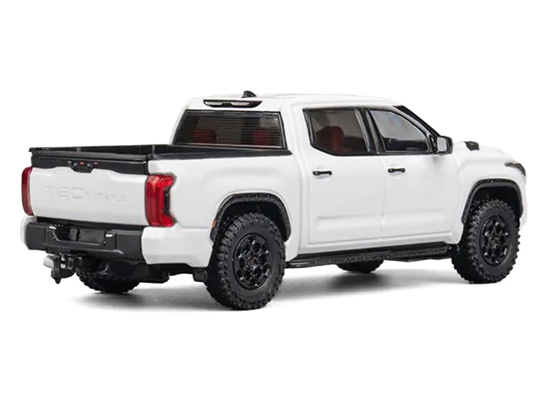 Toyota Tundra (White) CM64-Tundra-01