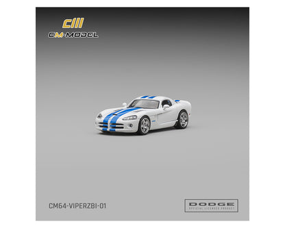 (PRE-ORDER 2026) Dodge Viper ZBI Stone White avec bandes bleues - CM Model 1:64 - CM64-VIPERZBI-01