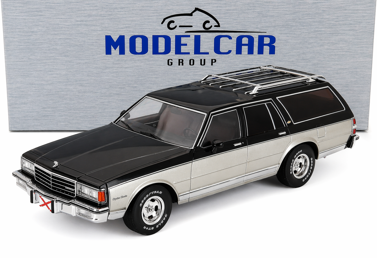 MCG 1/18"-Chevrolet Caprice Estate Wagon (Grey/Silver)