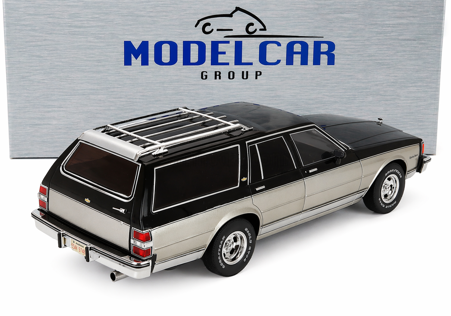 MCG 1/18"-Chevrolet Caprice Estate Wagon (Grey/Silver)
