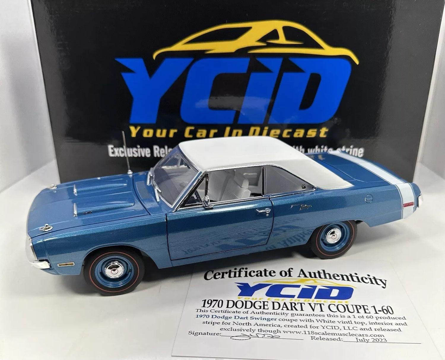 1970 DODGE DART SWINGER Vinyl Top/White Stripe (Limitée à 60 unités seulement-Limited to 60 units only)
