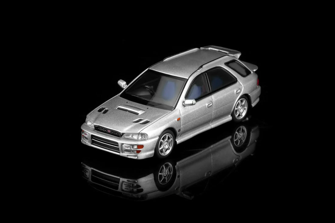 Motorhelix 1:64 Subaru Impreza Wagon WRX STi Ver. VI – Arctic Silver Metallic – M67103
