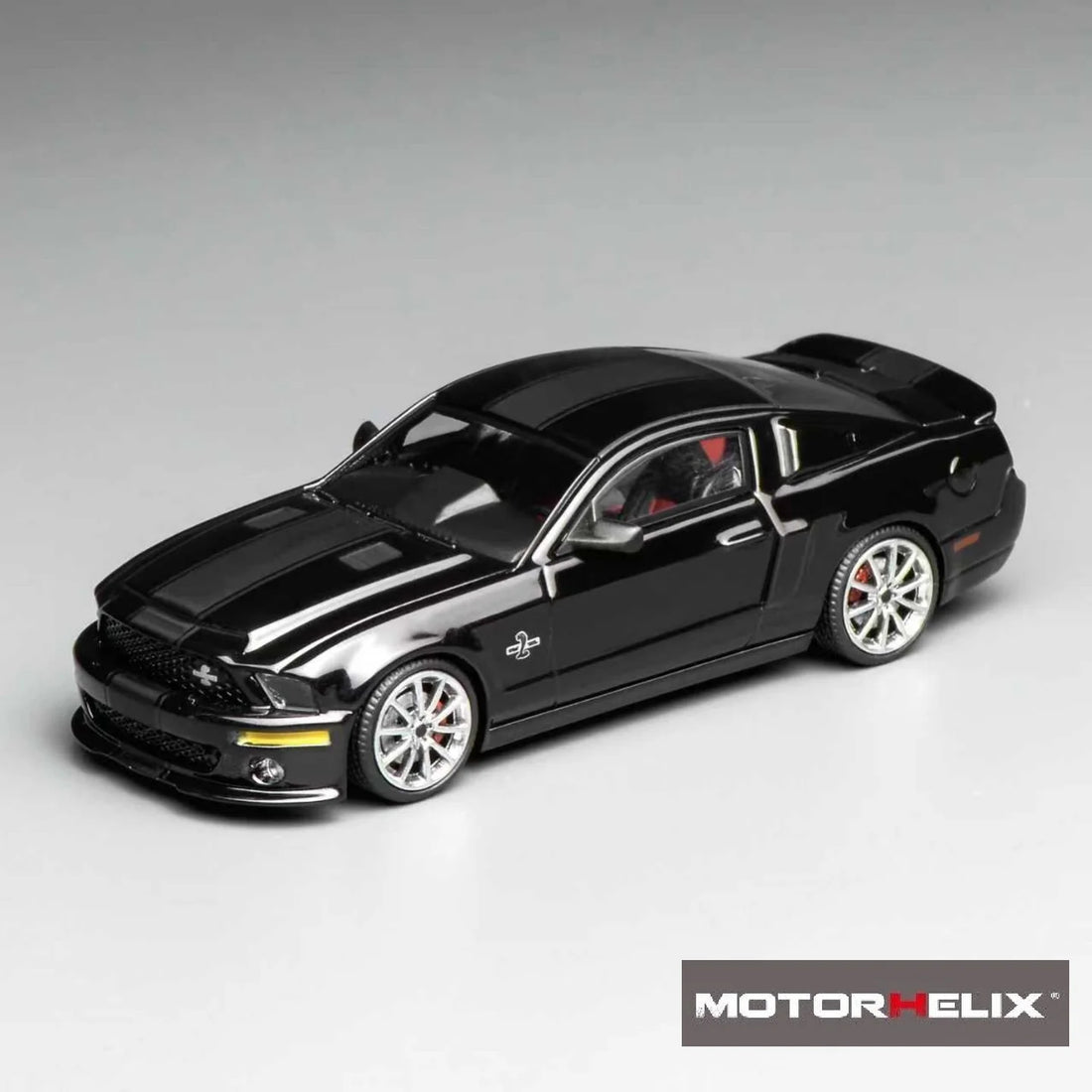 Motorhelix x Greenlight 1:64 Ford Mustang Shelby GT500 Super Snake 2007 noire GL-1251006C
