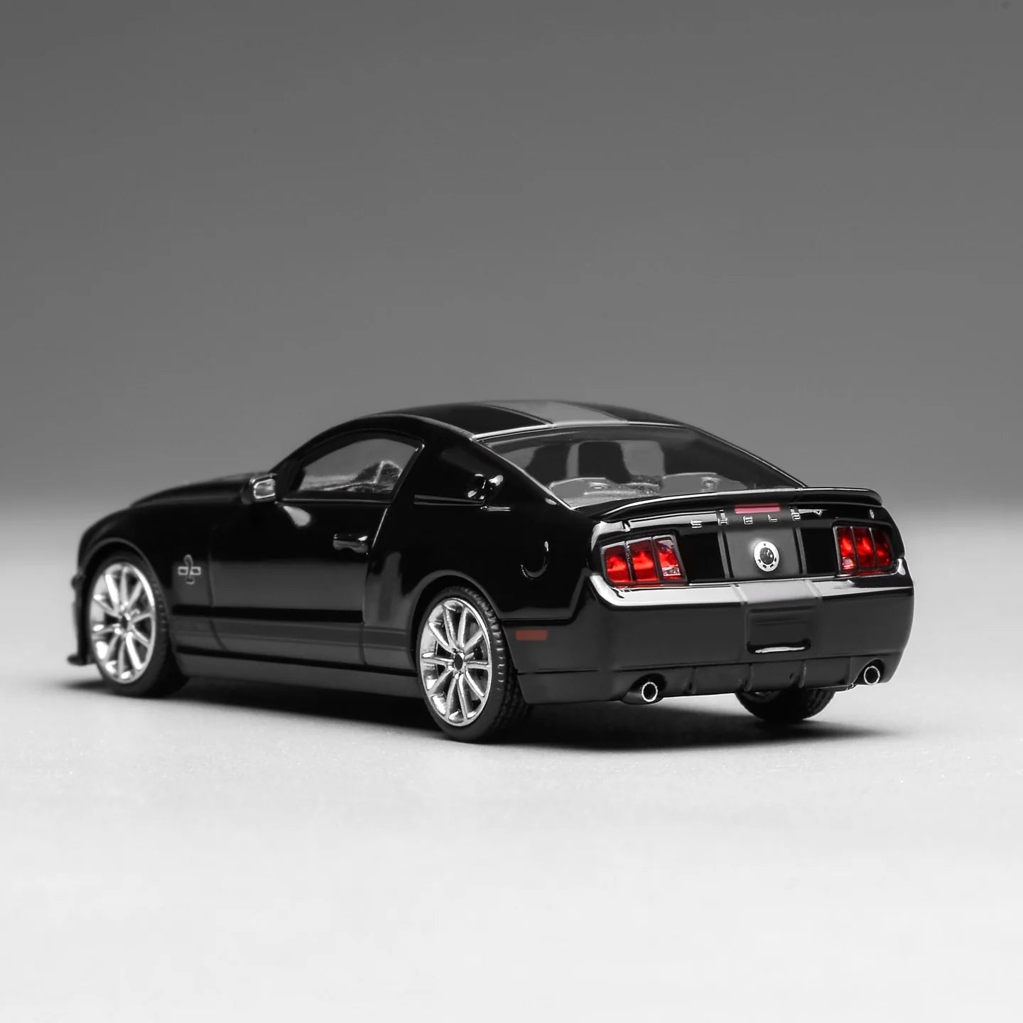 Motorhelix x Greenlight 1:64 2007 Ford Mustang Shelby GT500 Super Snake Black GL-1251006C