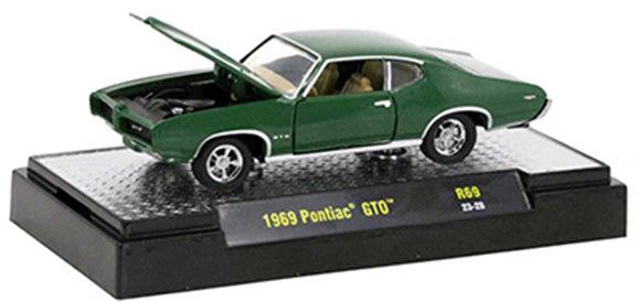 1969 Pontiac GTO in Midnight Green Gloss
