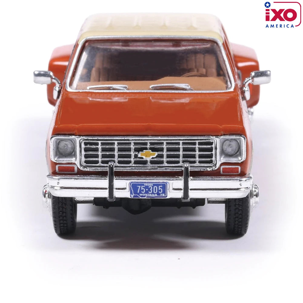 IXO America 1:64 1975 Chevrolet K30 Crew Cab Dually – Grecian Bronze / Santa Fe Tan – IA64019