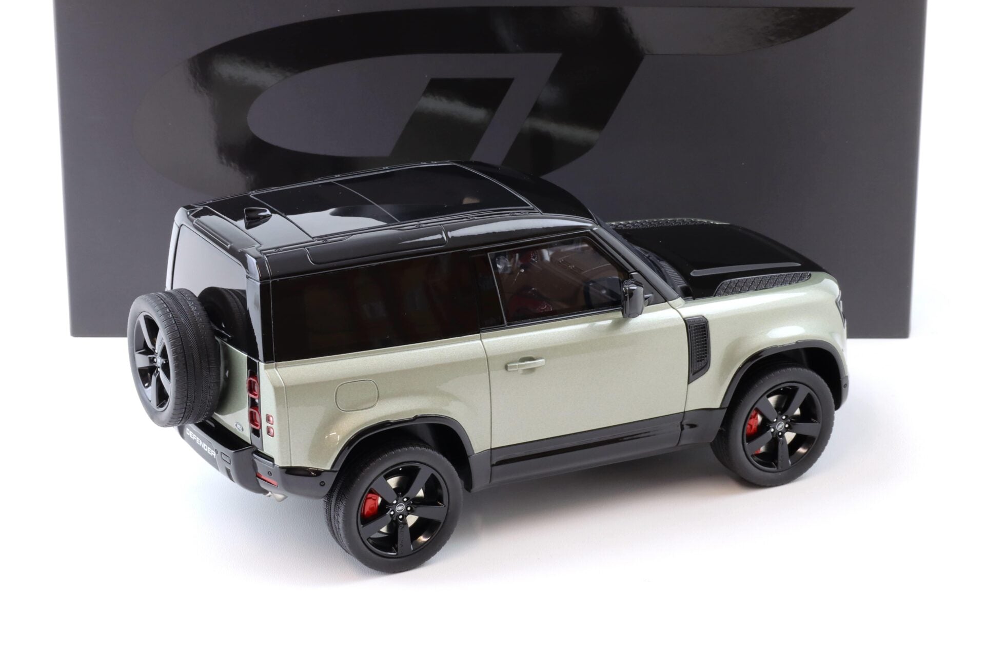 LAND ROVER DEFENDER P400 X-DYNAMIC HSE PANGEA GREEN 2021