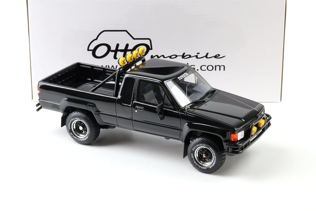 OttOmobile 1:18 Toyota Hilux SR5 Back to the Future 1985 Noir brillant – OT481B