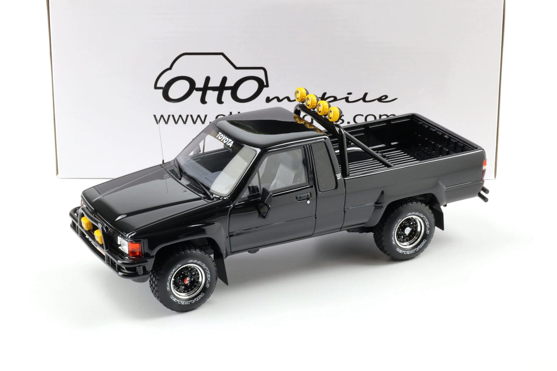 OttOmobile 1:18 Toyota Hilux SR5 Back to the Future 1985 Noir brillant – OT481B