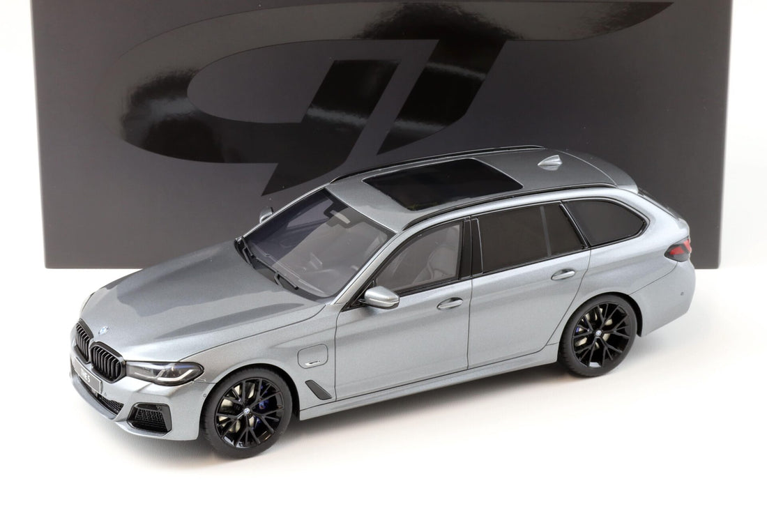 *GT SPIRIT- BMW 530E Touring xDrive M-Sport G31 grey metallic 2023