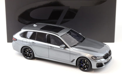 GT SPIRIT- BMW 530E Touring xDrive M-Sport G31 grey metallic 2023
