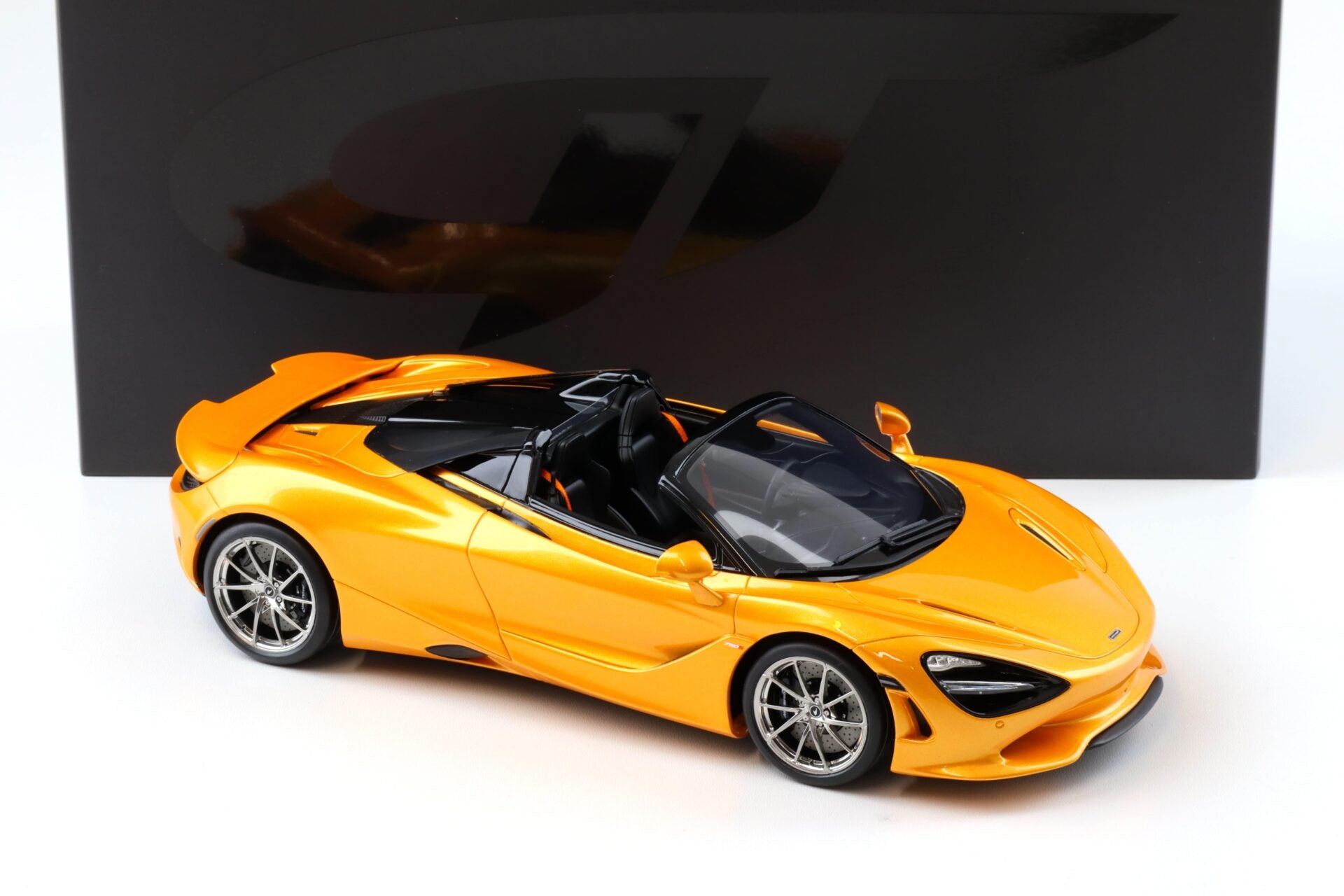 GT SPIRIT-McLaren 750S Spider orange 2024