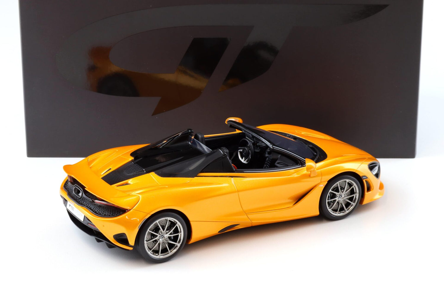 GT SPIRIT-McLaren 750S Spider orange 2024