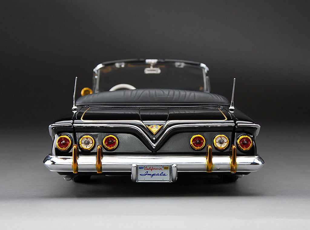 (BLACK-NOIR) 1961 Chevrolet Impala Open Convertilbe Lowrider (with movable suspension)
