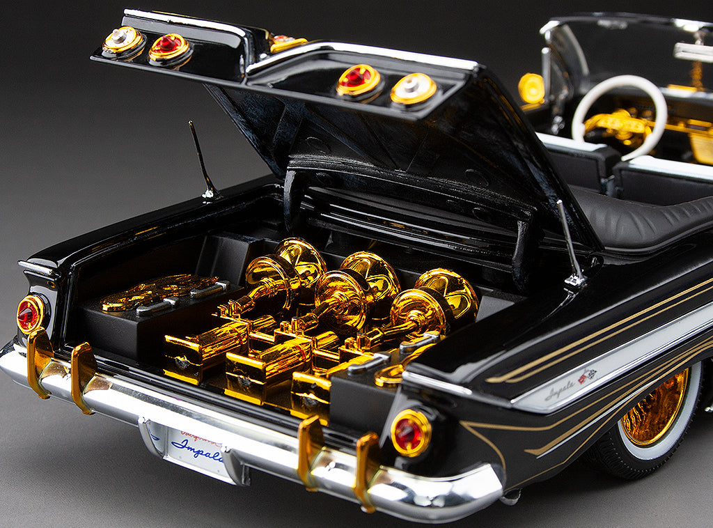 (BLACK-NOIR) 1961 Chevrolet Impala Open Convertilbe Lowrider (with movable suspension)