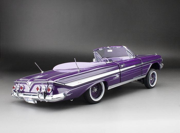 (PURPLE-VIOLET) 1961 Chevrolet Impala Open Convertilbe Lowrider (with movable suspension)