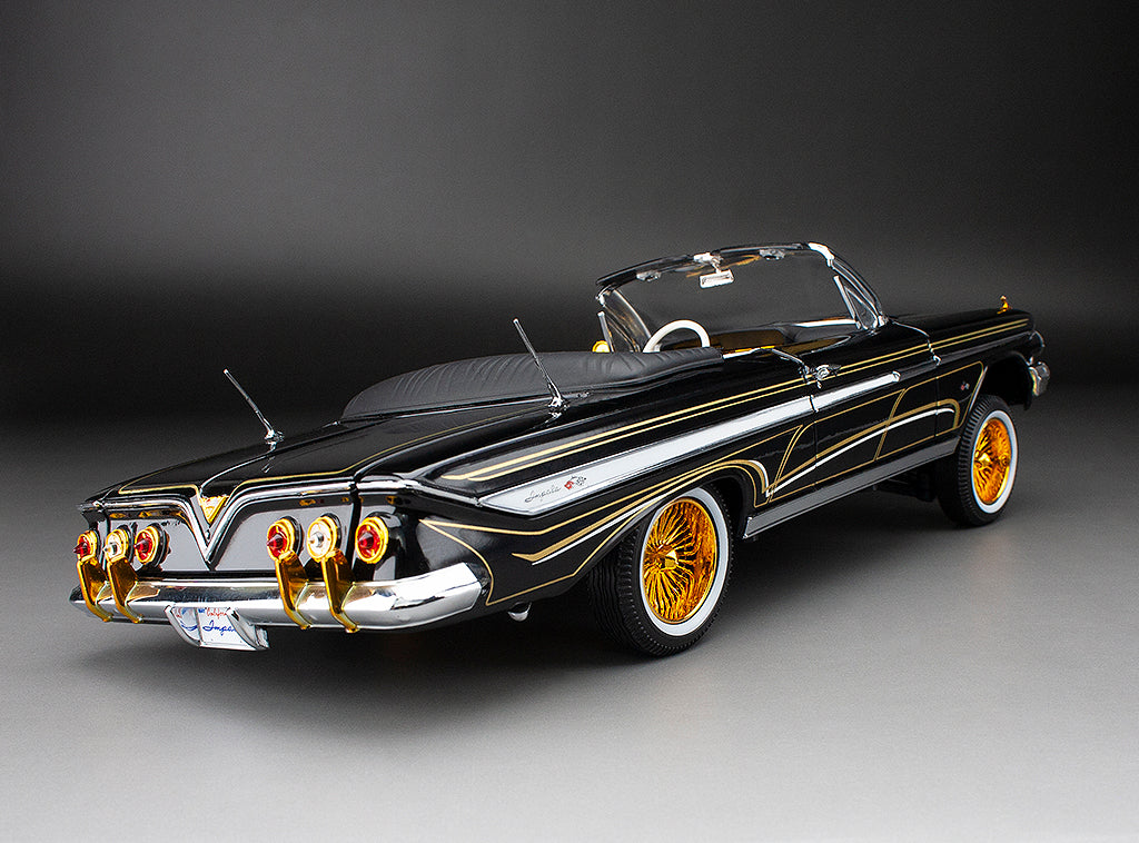 (BLACK-NOIR) 1961 Chevrolet Impala Open Convertilbe Lowrider (with movable suspension)