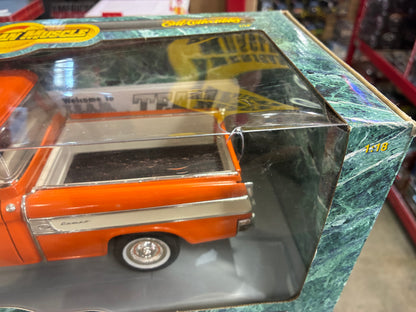 **Voir Note** American Muscle 1:18 Chevrolet Cameo 1957 Orange 7853