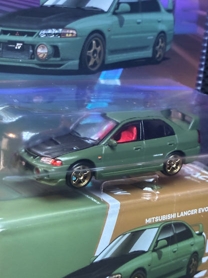 CHASE CAR POP RACE x Enigma 1:64 Mitsubishi Lancer Evolution IV – Vert – Capot carbone – PRE022-CHASE