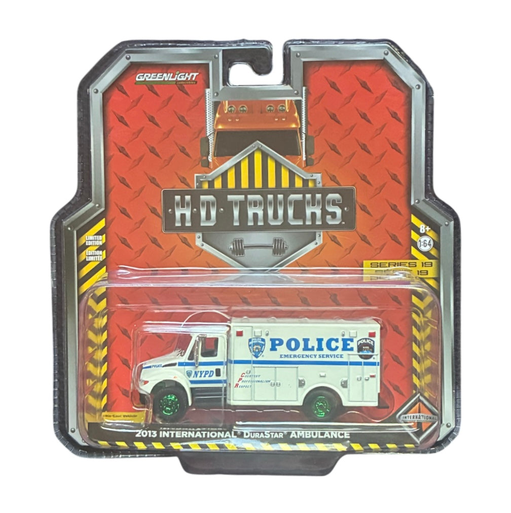 CHASE CAR GreenLight HD Trucks Series 19 2013 International DuraStar Ambulance NYPD 1:64 – GL33190-B-CHASE