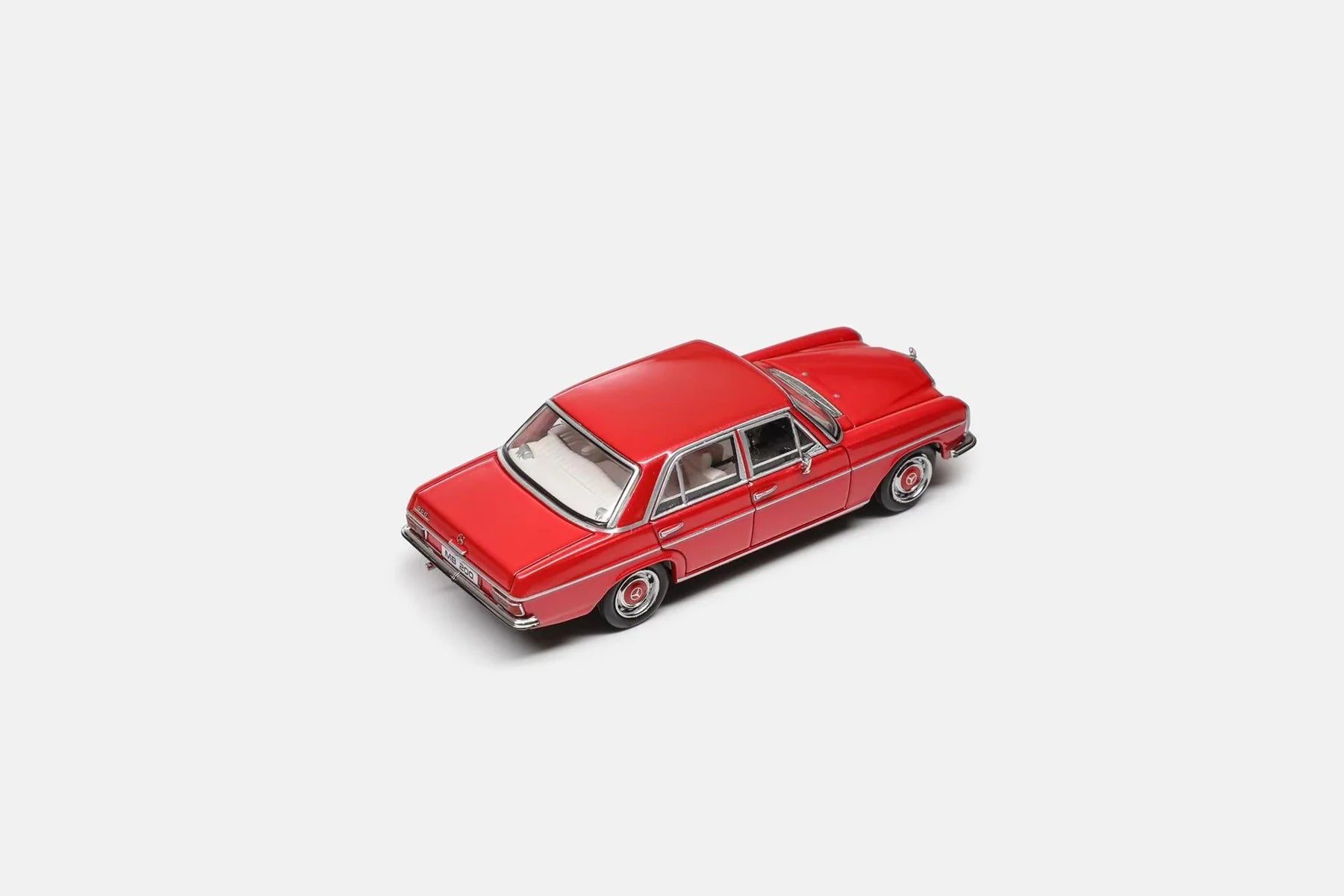 Maxwell Model 1:64-Mercedes-Benz 200 W114-Pearl Red MW640030