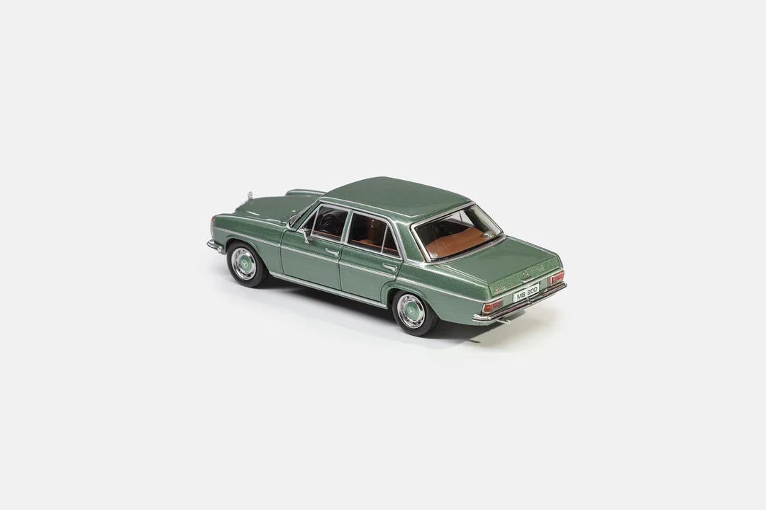 Maxwell Model 1:64-Mercedes-Benz 200 W114-Green MW640031