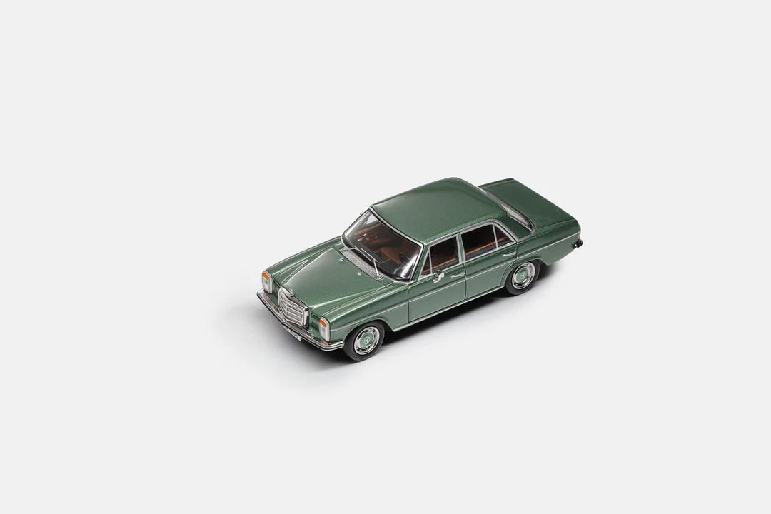 Maxwell Model 1:64-Mercedes-Benz 200 W114-Green MW640031