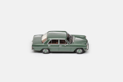 Maxwell Model 1:64-Mercedes-Benz 200 W114-Green MW640031