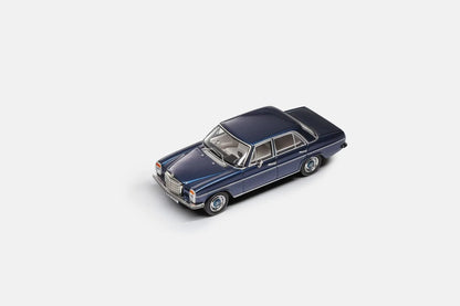 Maxwell Model 1:64-Mercedes-Benz 200 W114-Blue MW640032