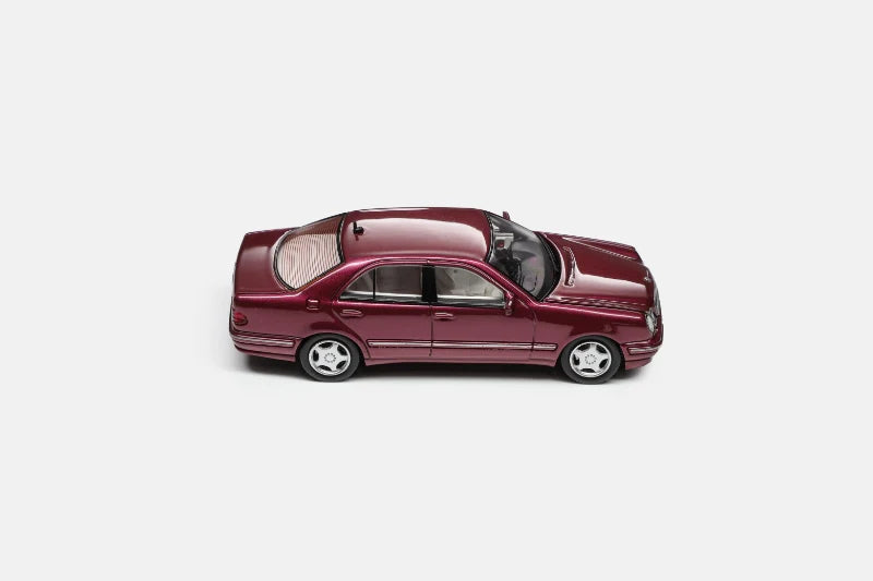 Maxwell Model 1:64-Mercedes-Benz E320 w210 Red  MW640034