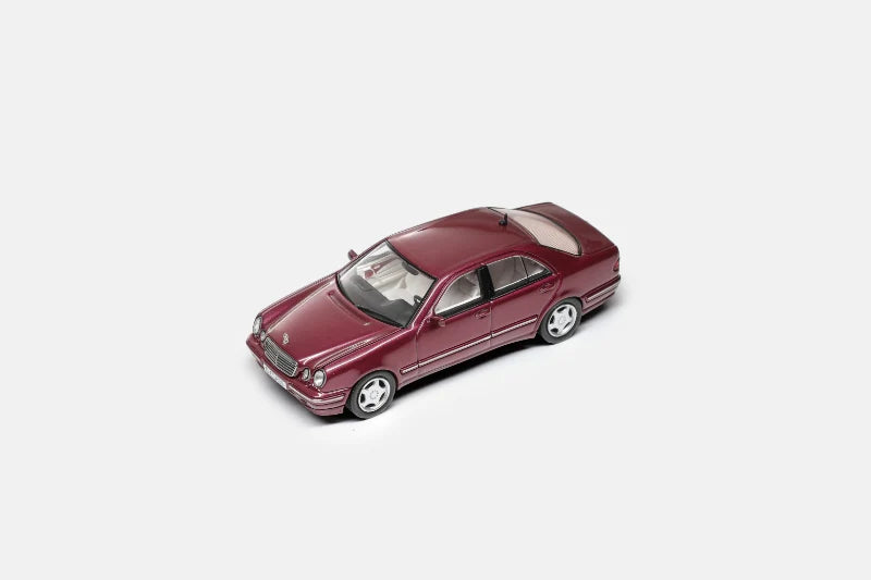 Maxwell Model 1:64-Mercedes-Benz E320 w210 Red  MW640034