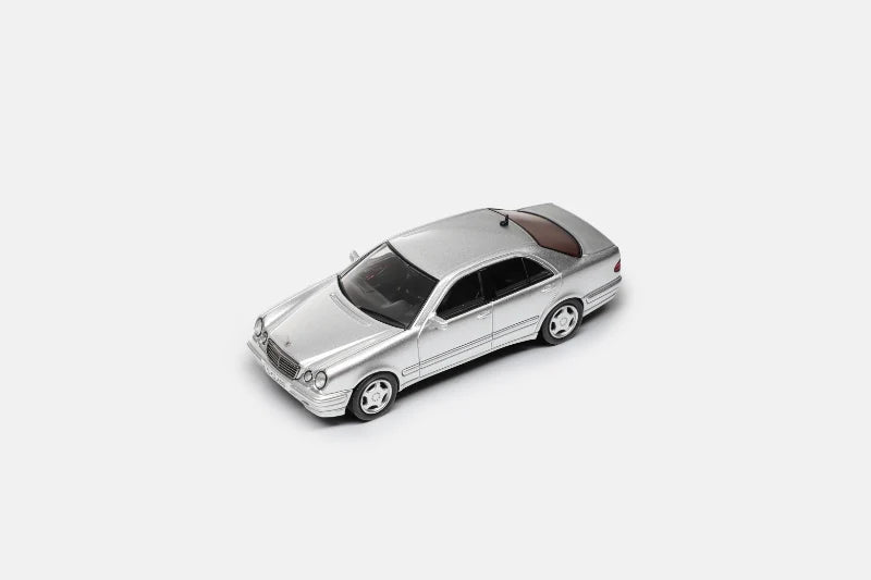 Maxwell Model 1:64-Mercedes-Benz e230 w210 Silver  MW640033