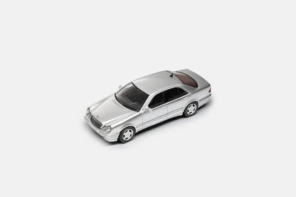 Maxwell Model 1:64-Mercedes-Benz e230 w210 Silver  MW640033