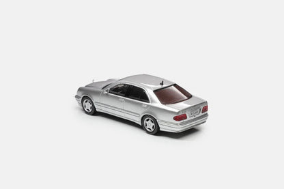 Maxwell Model 1:64-Mercedes-Benz e230 w210 Silver  MW640033