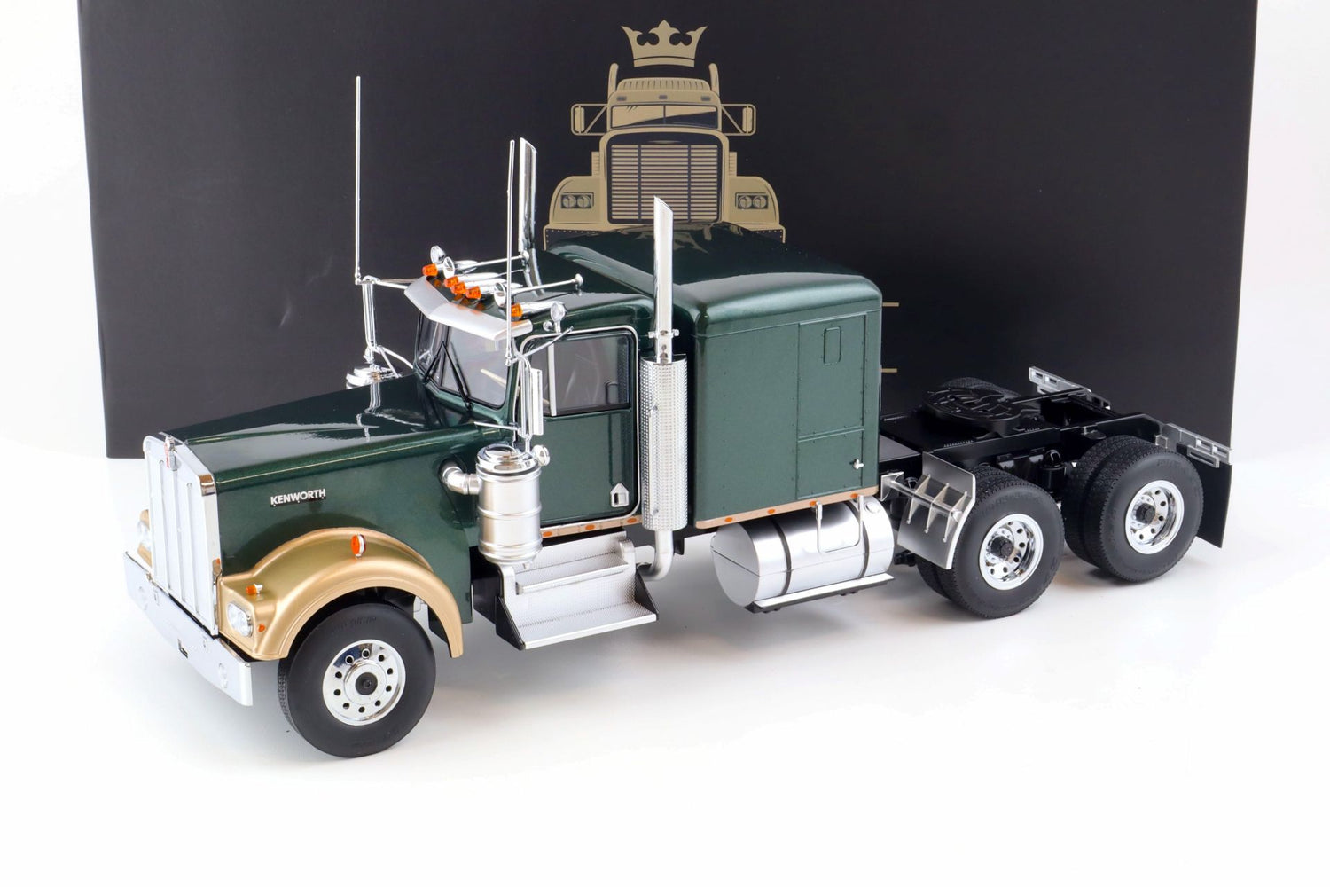 Kenworth W900 (darkgreen-metallic/gold metallic)1:18 *Voir Note-*See Note