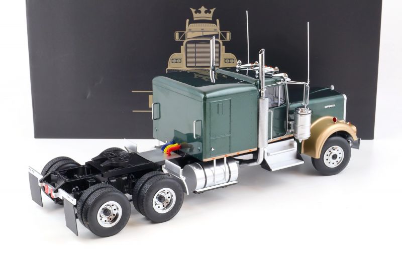 Kenworth W900 (darkgreen-metallic/gold metallic)1:18 *Voir Note-*See Note