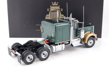 Kenworth W900 (darkgreen-metallic/gold metallic)1:18 *Voir Note-*See Note