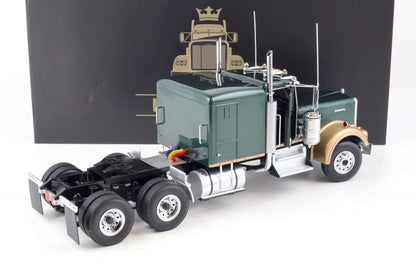 Kenworth W900 (darkgreen-metallic/gold metallic)1:18 *Voir Note-*See Note