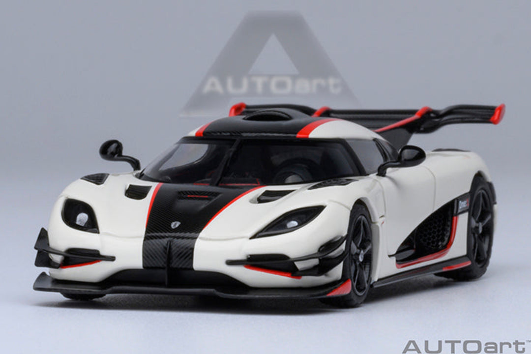 Koenigsegg One: 1 (Pebble White/Carbon) - Autoart 1/64