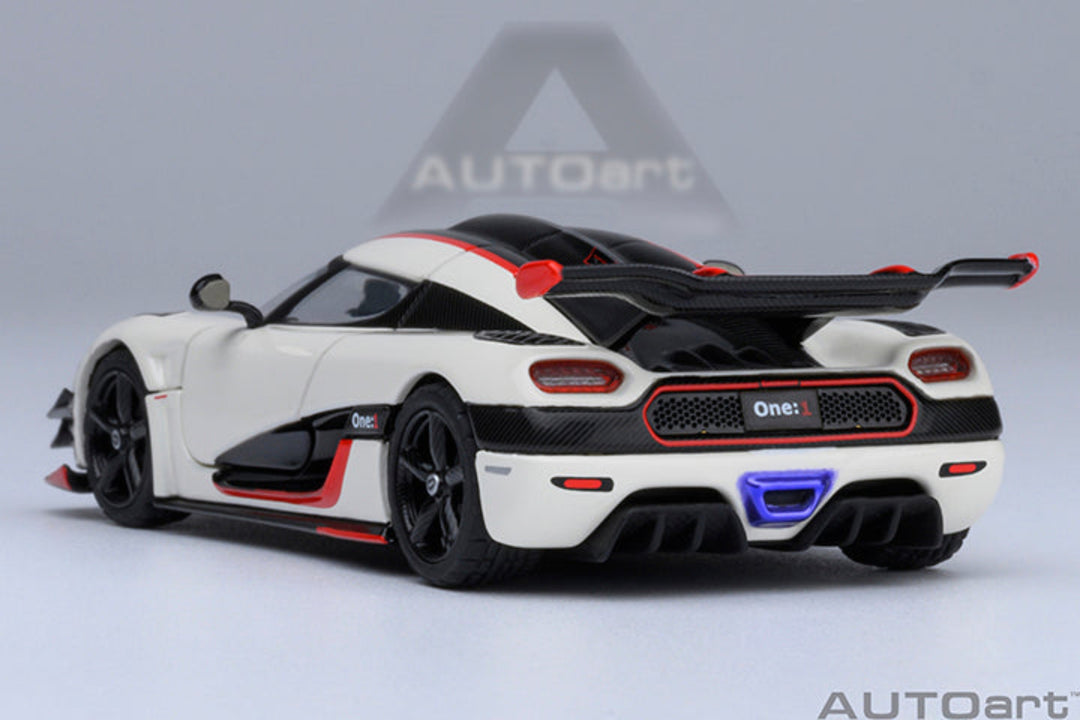 Koenigsegg One: 1 (Pebble White/Carbon) - Autoart 1/64