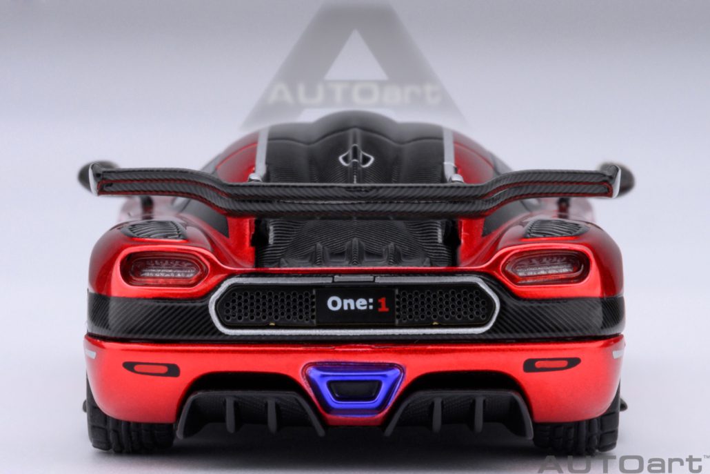 Koenigsegg One: 1 (Apple Red/Carbon) - Autoart 1/64