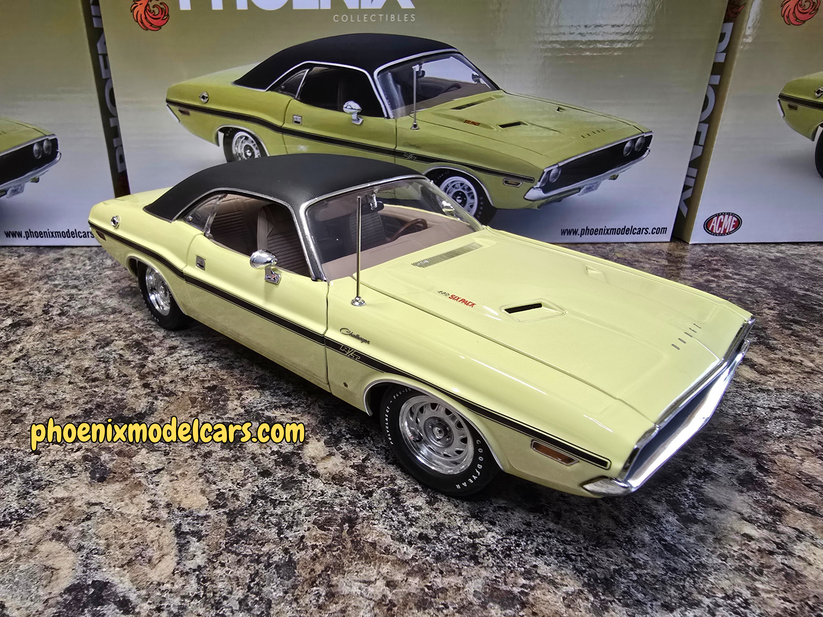 1970 Dodge Challenger DY2 Sunfire Yellow w/ Black Vinyl Top (Limitée à 160 unités-Limited to 160 units)