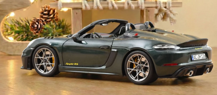 2023 Porsche 718 Spyder RS Weissach Pack (Forest Green)