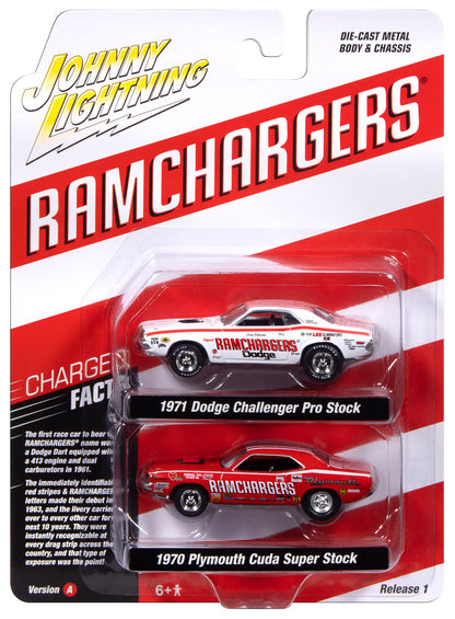 1971 Dodge Challenger Pro Stock &amp; 1970 Plymouth Cuda Super Stock Ramchargers **version A** – Johnny Lightning 1:64 JLPK024RAMCHARGERSA