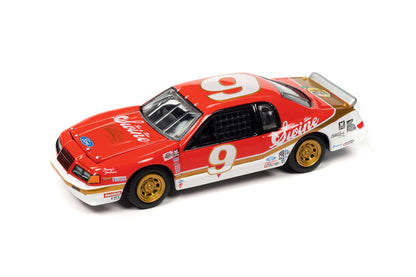 1986 Ford Thunderbird Stock Car rouge avec bandes blanches et or - Johnny Lightning Street Freaks 24hrs of LeMons 1:64 - JLSF024-2A-3