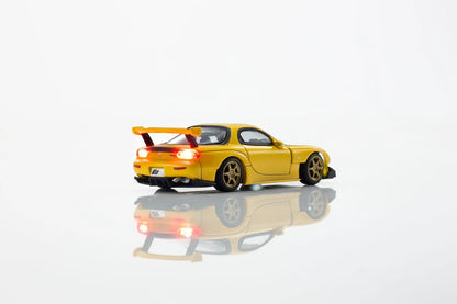 (PRE-ORDER 2027) Kyosho 1:64 Initial D Mazda RX-7 (FD3S) – Compatible MOTN – Édition limitée – 07133LB